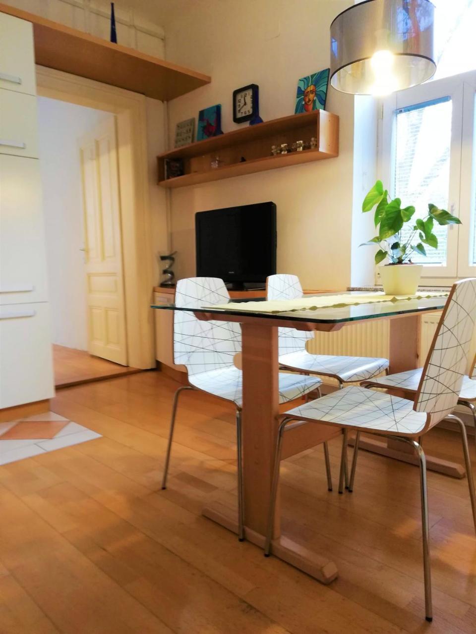 Dimora With Free Parking Apartman