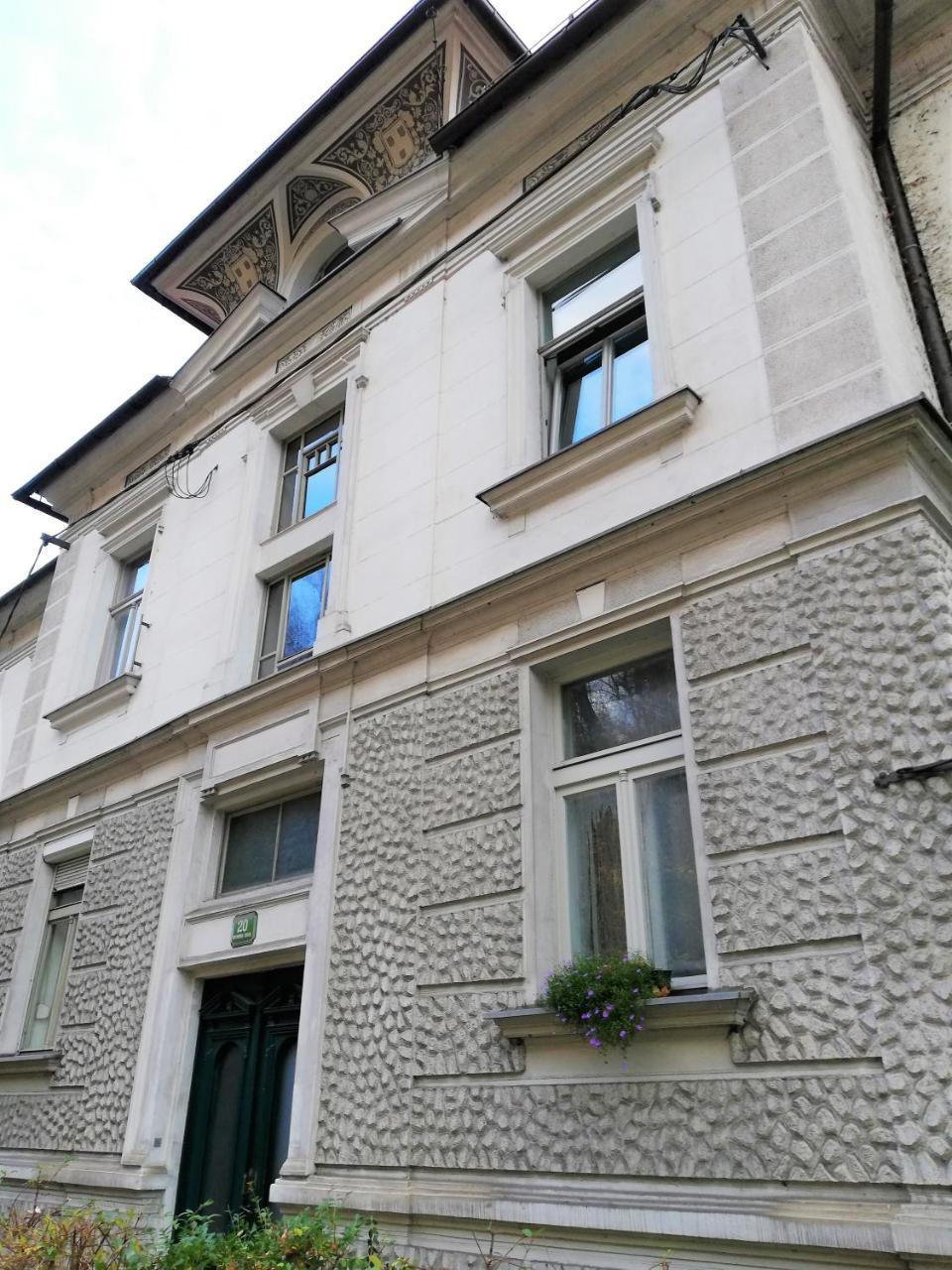 Dimora With Free Parking Apartman